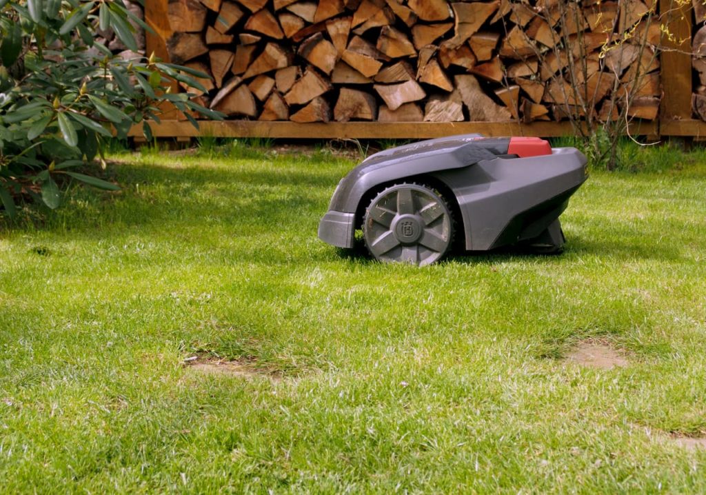 Do Robotic Lawn Mowers Actually Work? Prospective Owners’ Tips and Advice